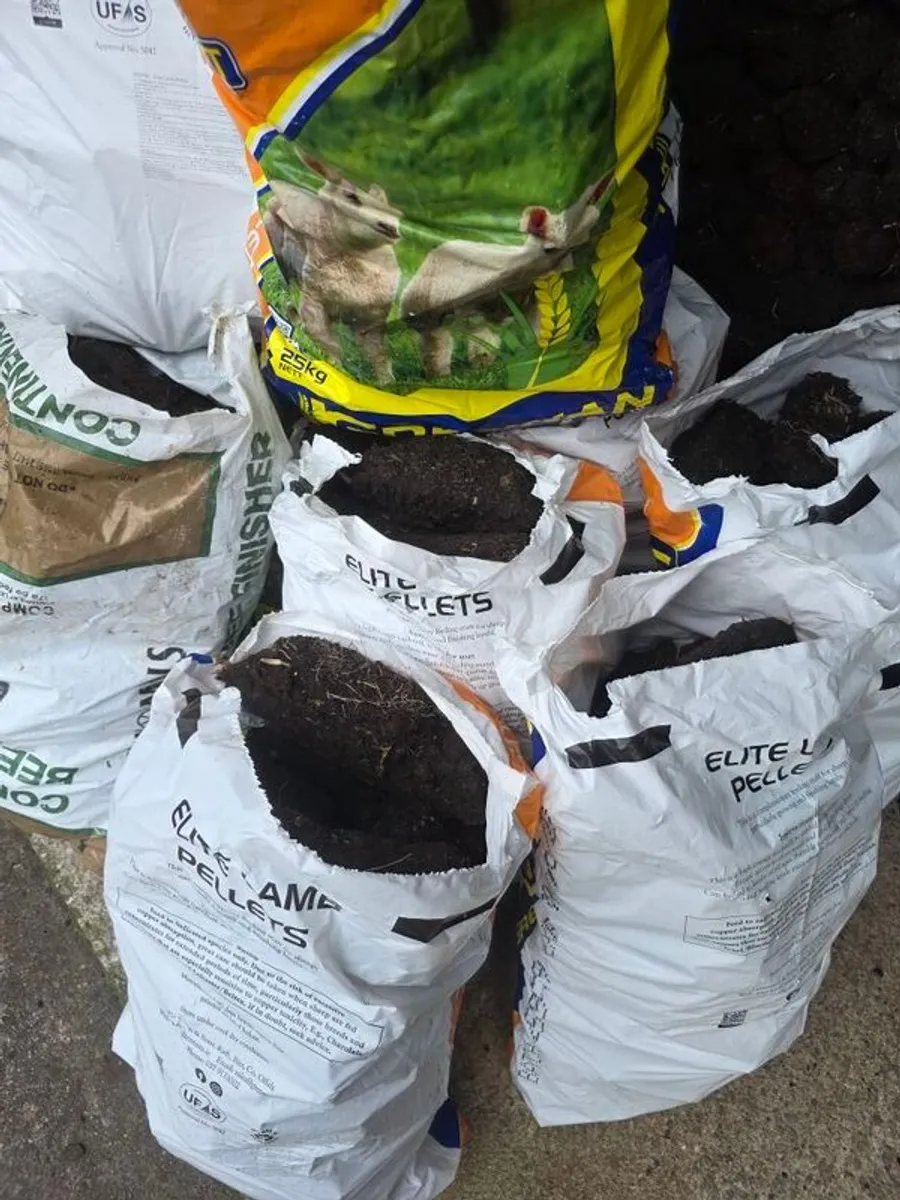 Bags of turf - Image 2