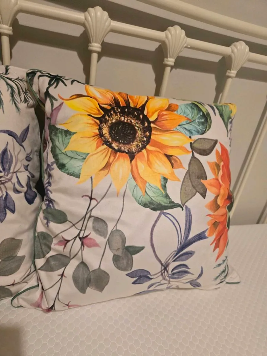 50 x 50 cushions - Image 1