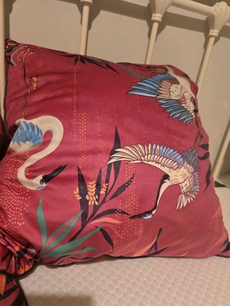 50 x 50 bird design   pink cushions x3 - Image 1