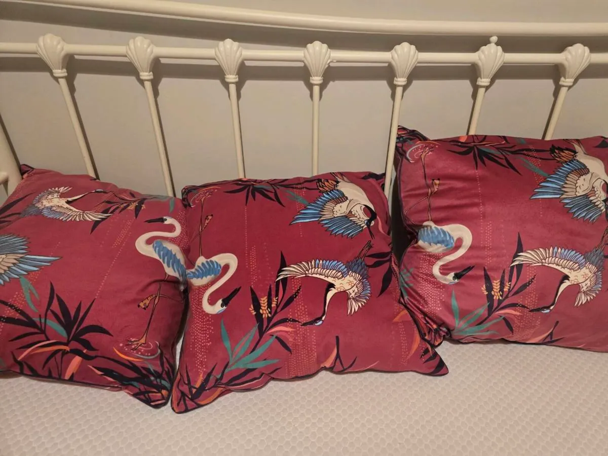 50 x 50 bird design   pink cushions x3 - Image 2