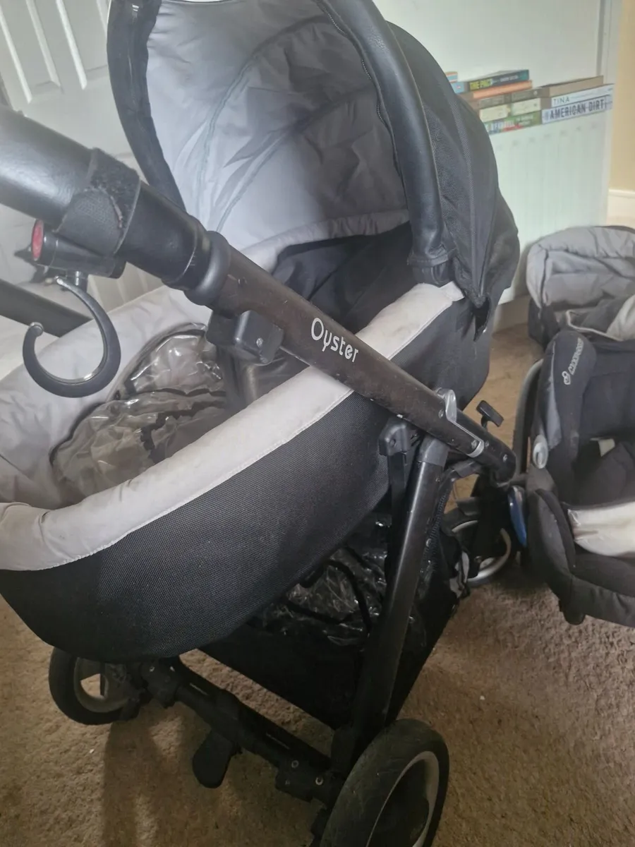 Baby buggy and accessories - Image 1