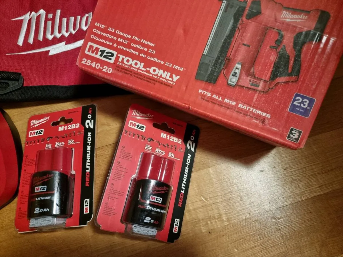 Milwaukee M12 23 Gauge Pin Nail Gun Kit - Image 2