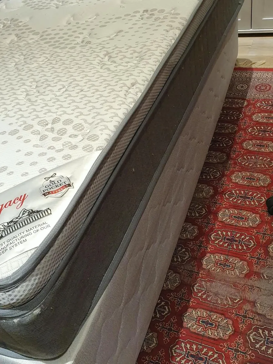 Single divan bed with pristine clean mattress - Image 2