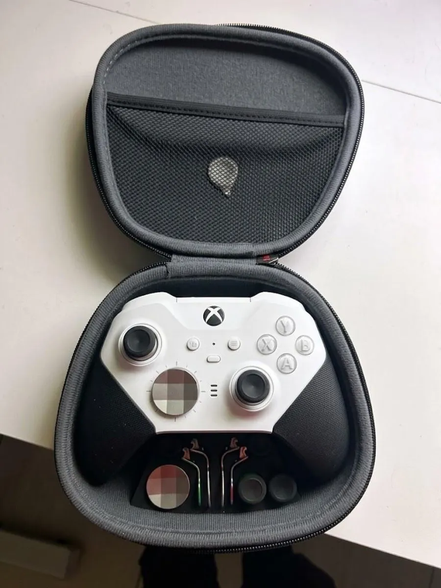 Xbox Elite Series 2 pro Controller - Image 1
