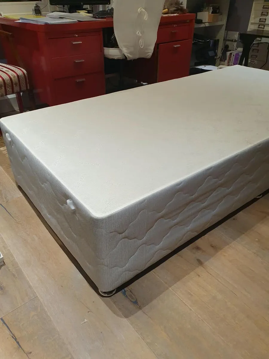 Single divan bed base as new - Image 3