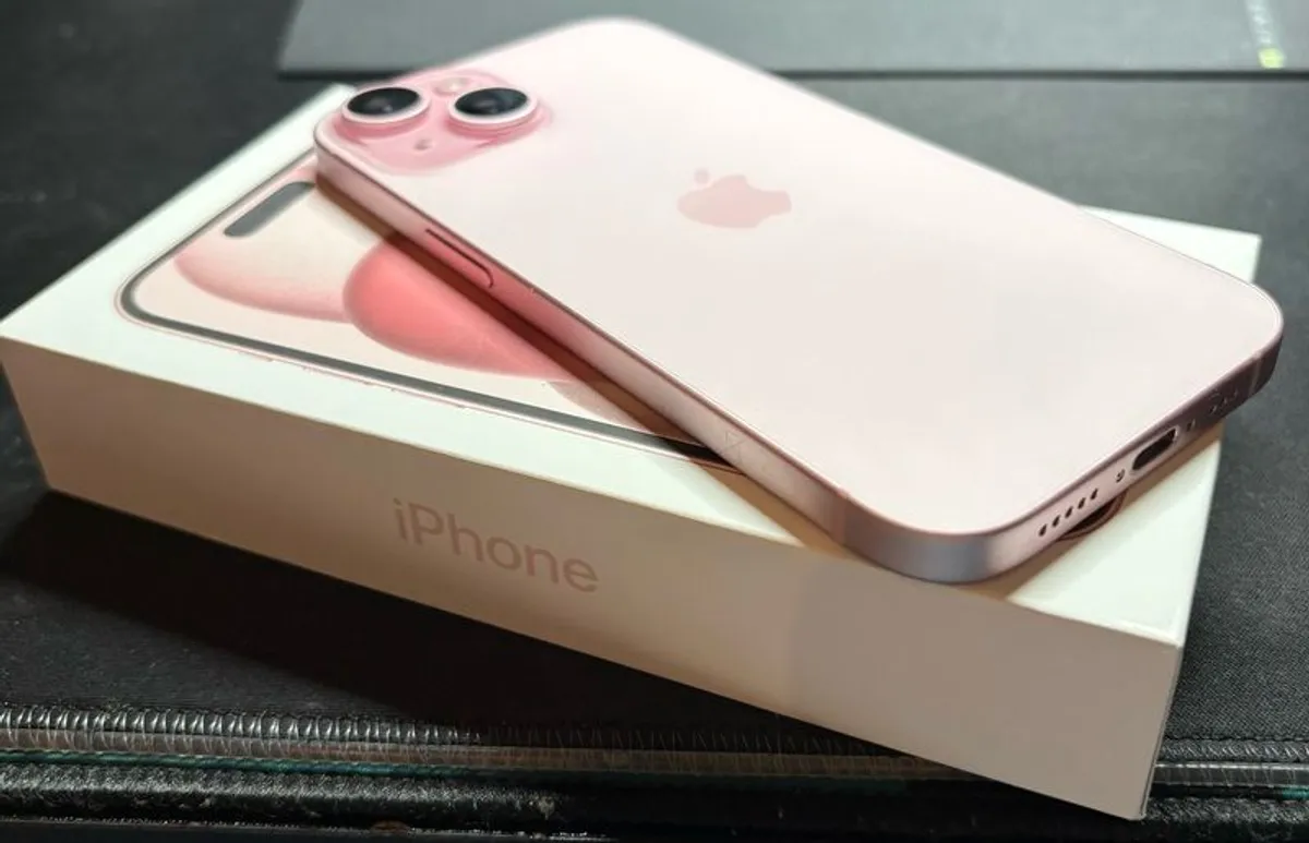 iPhone 15 - Image 3