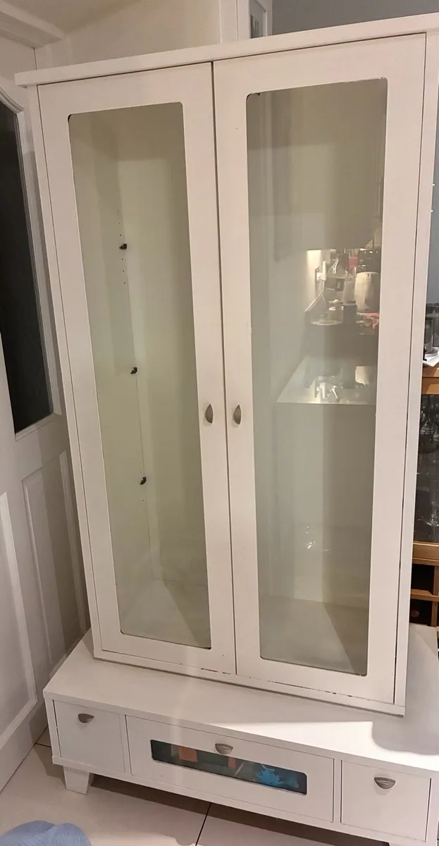 Display cabinet with stand