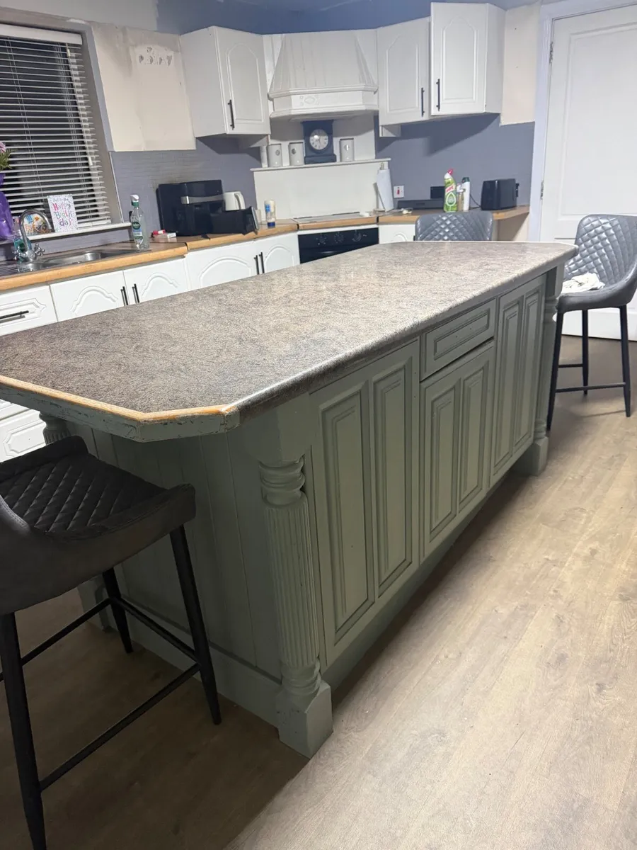 Kitchen Island & 3 Chairs - Image 2
