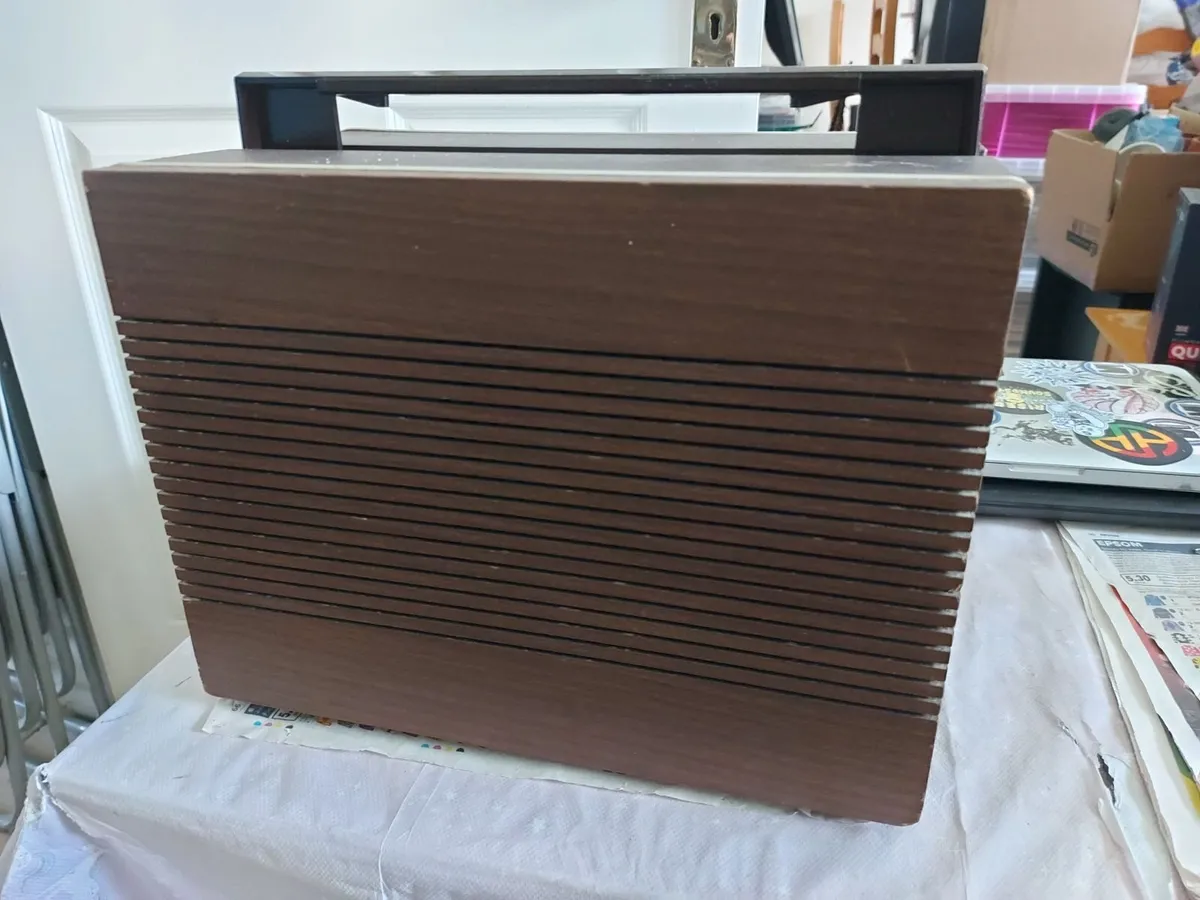 Vintage SWIFT Stereo Deluxe Record Player - Image 3