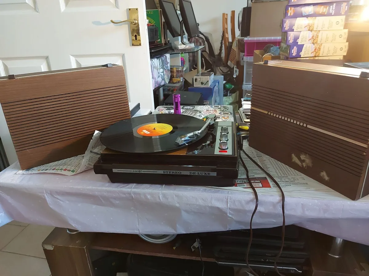 Vintage SWIFT Stereo Deluxe Record Player - Image 1
