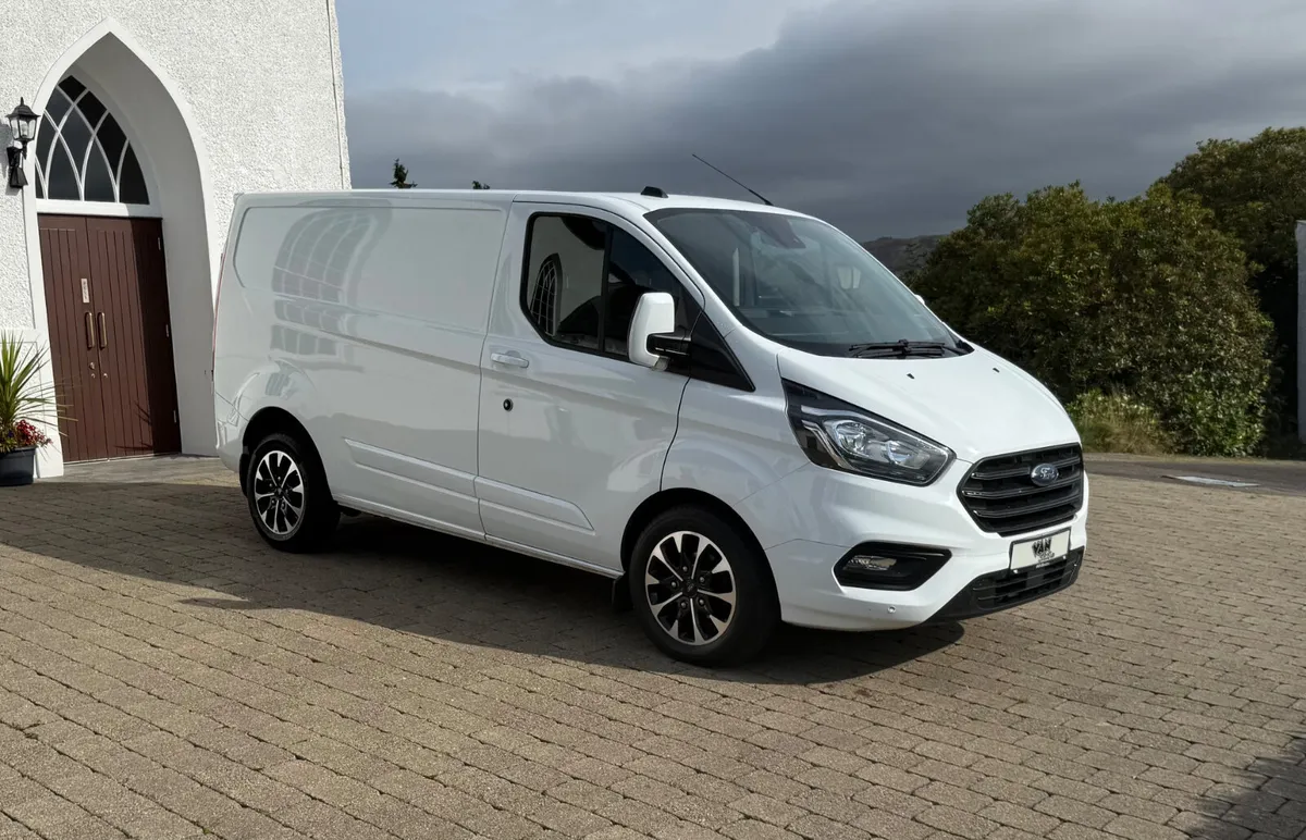2022 Ford Transit Custom  2.0 EBL 130 300 SWB - Image 1