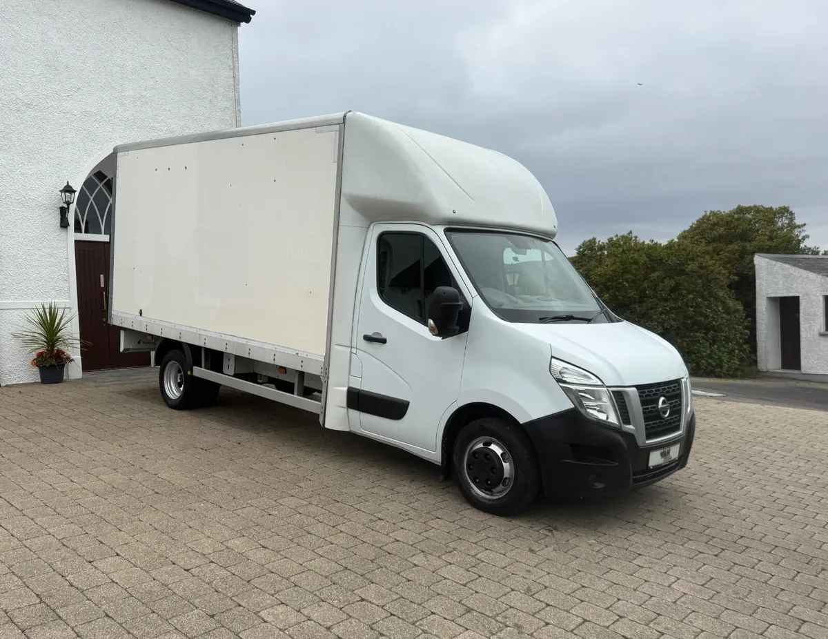 2016 Nissan NV400 165bhp 4.5Ton Twin-Wheel Luton - Image 1