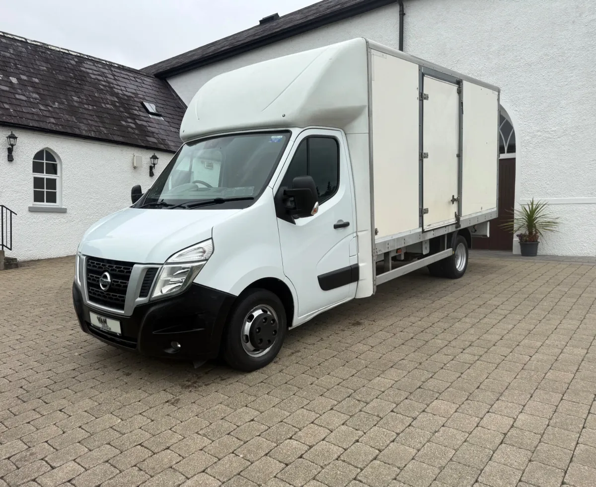 2016 Nissan NV400 165bhp 4.5Ton Twin-Wheel Luton - Image 3