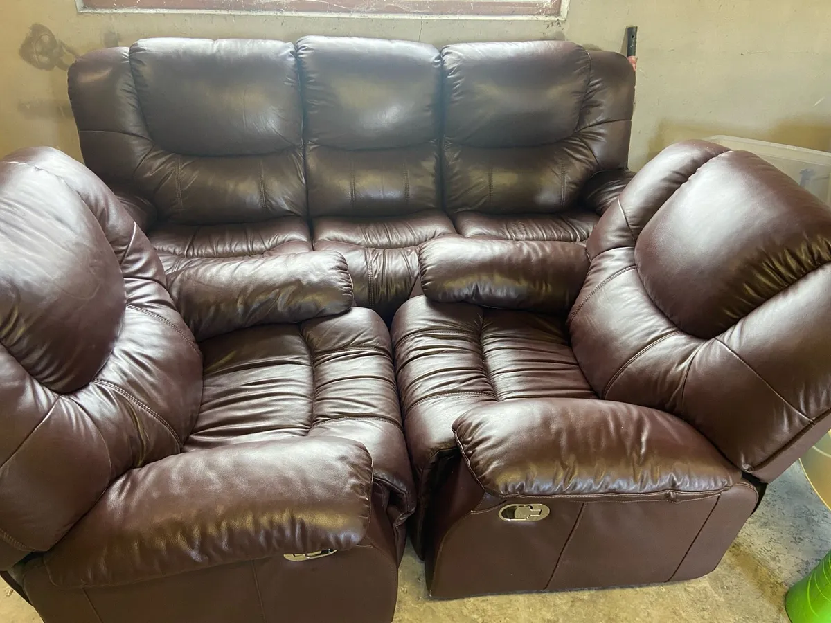 Leather recliners - Image 2