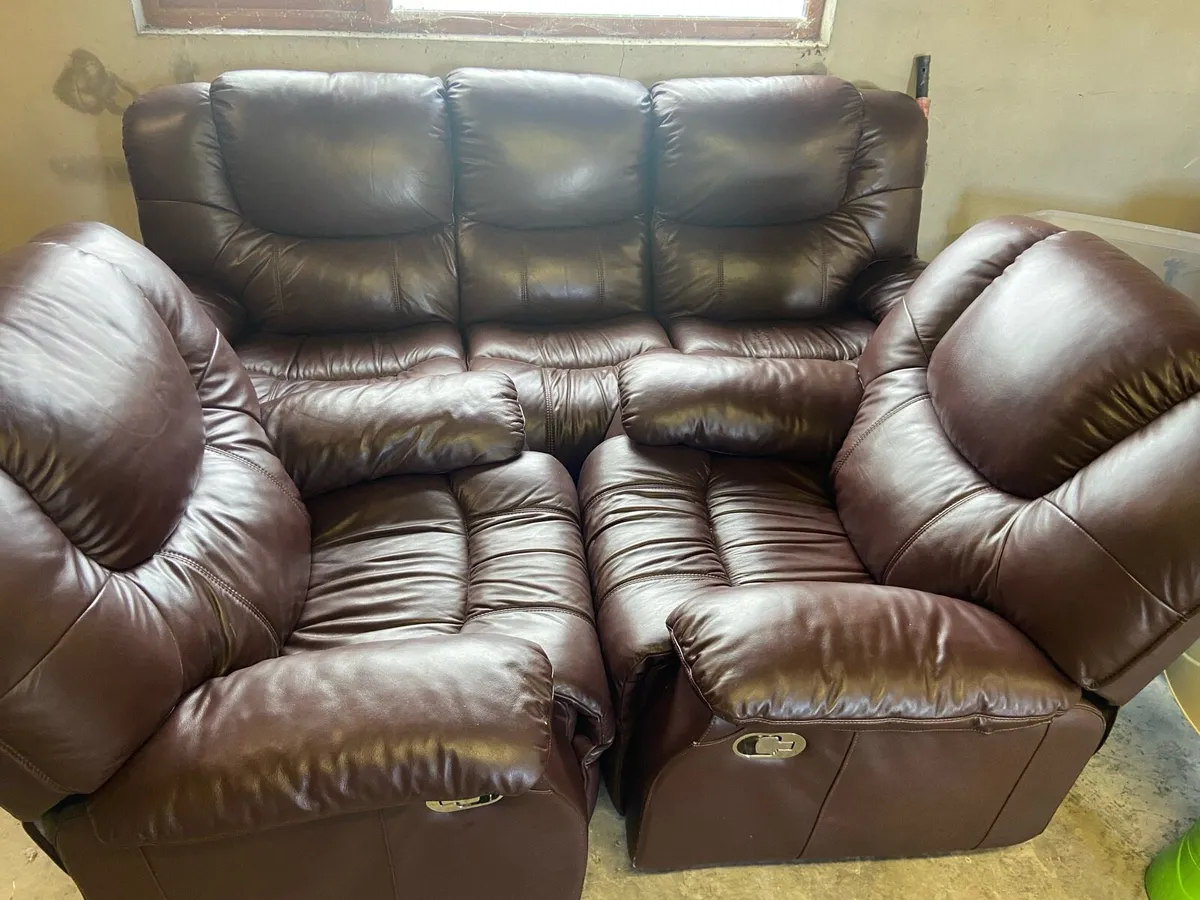 Leather recliners - Image 3