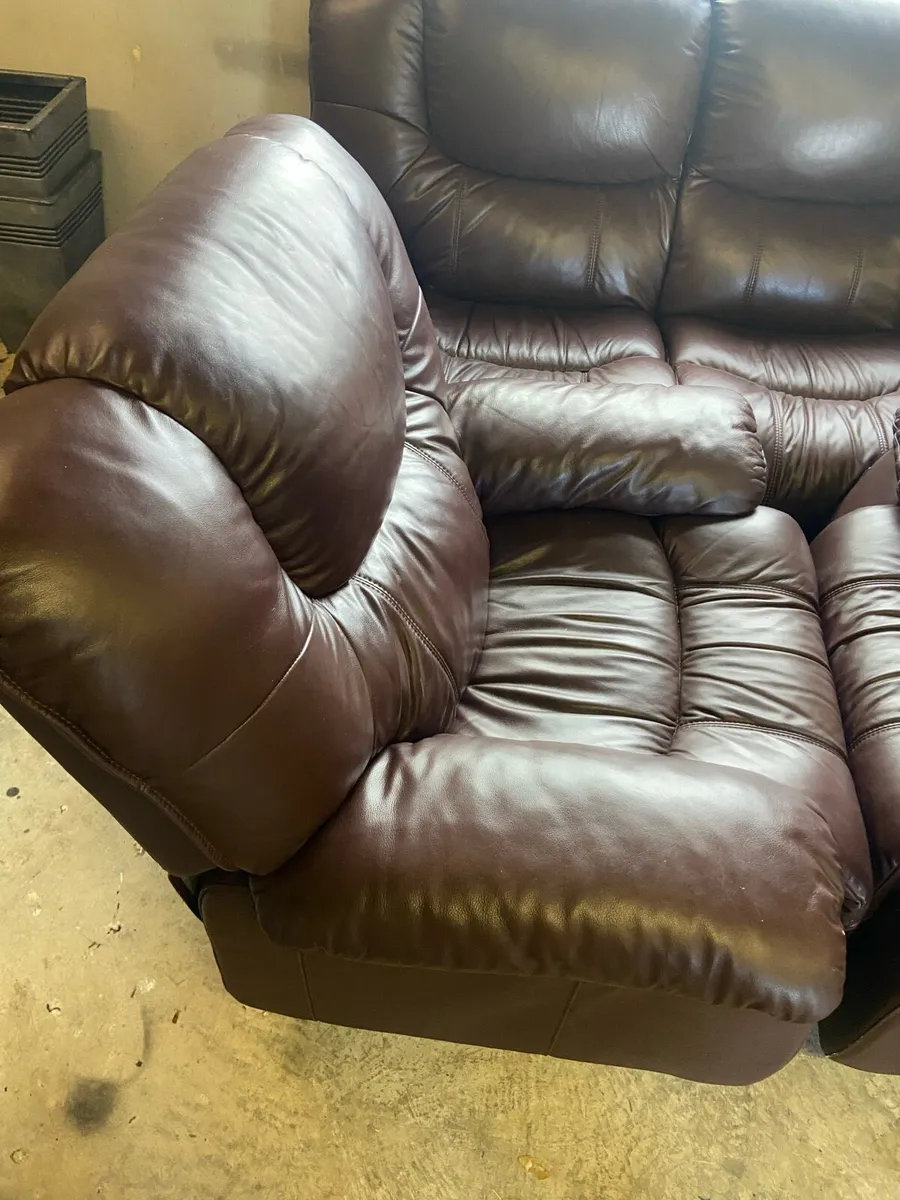 Leather recliners - Image 4