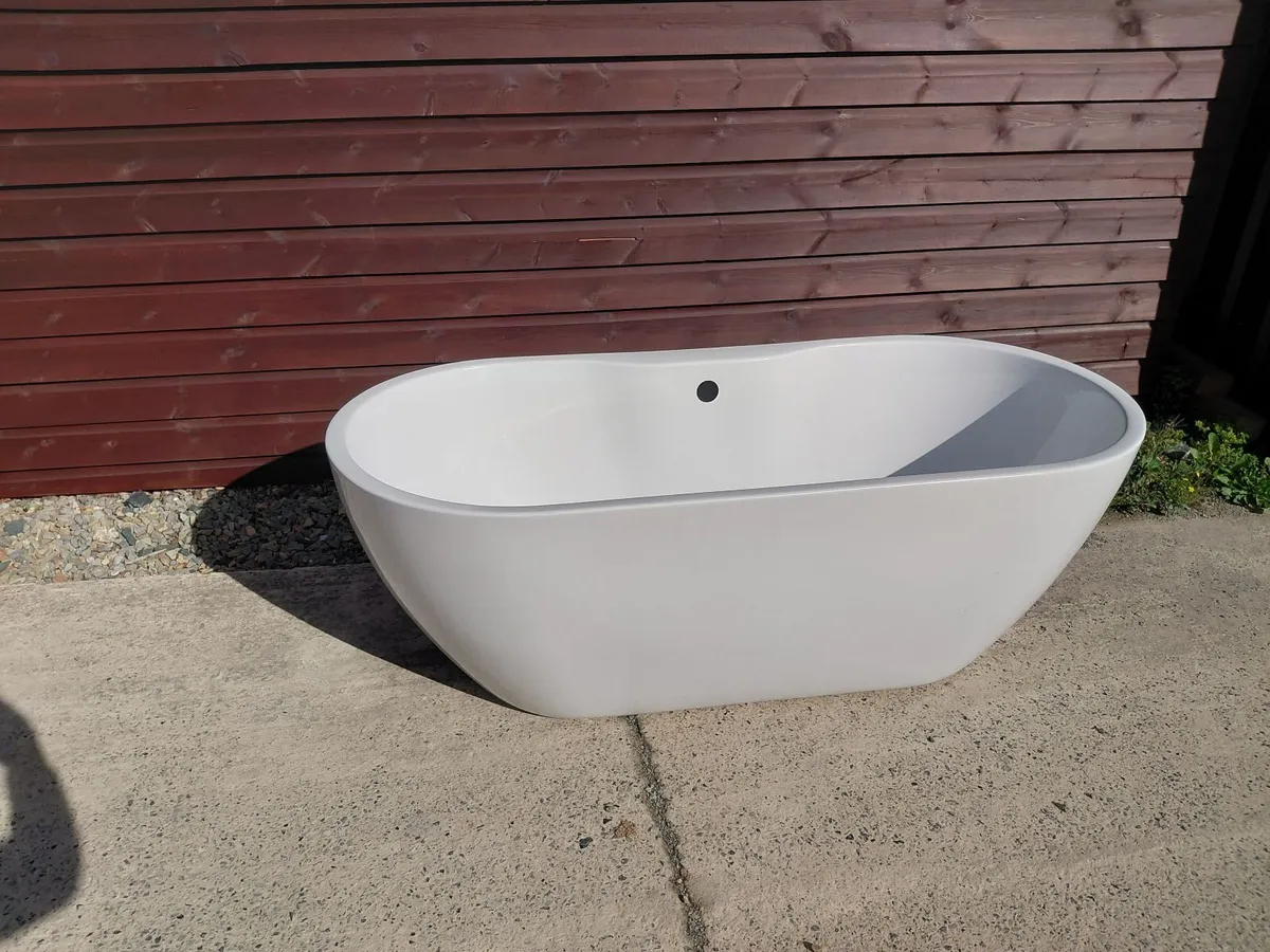 Freestanding bath - Image 1