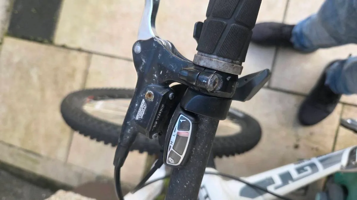 GT Avalanche 2.0 Mountain Bike - Hydraulic Brakes - Image 2