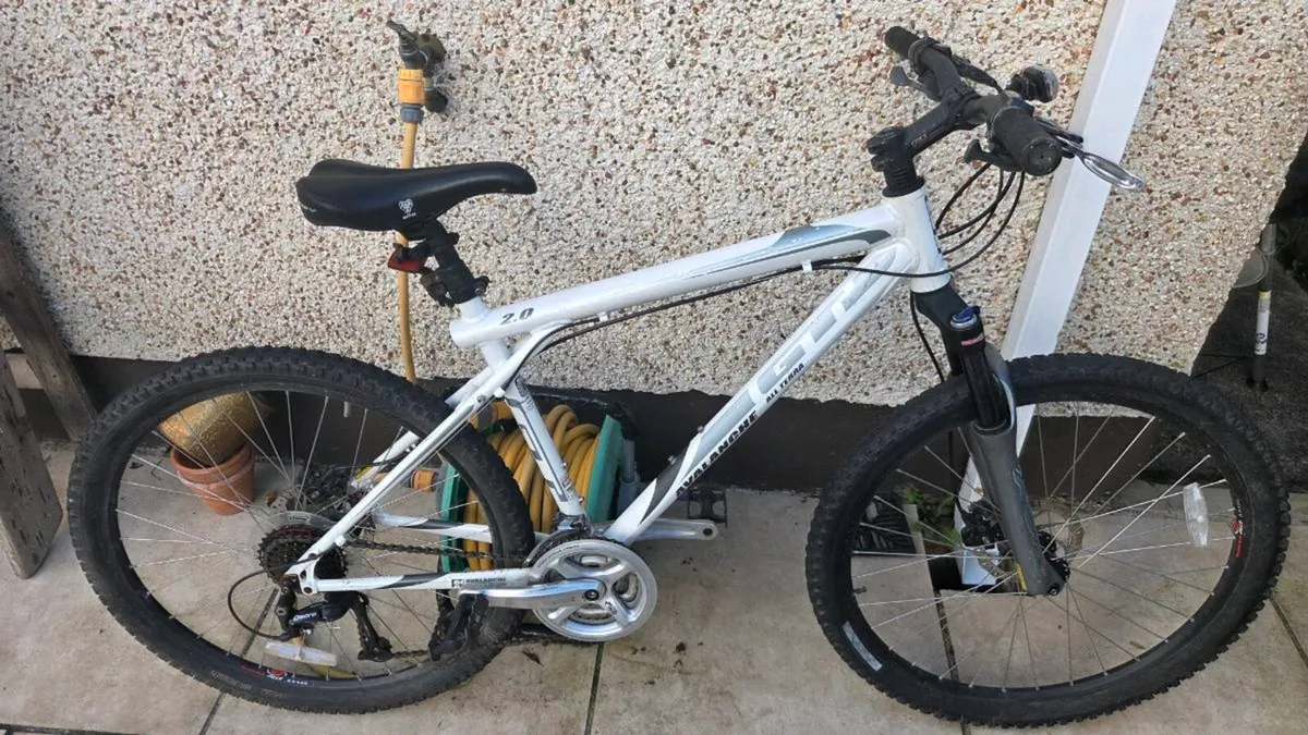 GT Avalanche 2.0 Mountain Bike - Hydraulic Brakes - Image 3