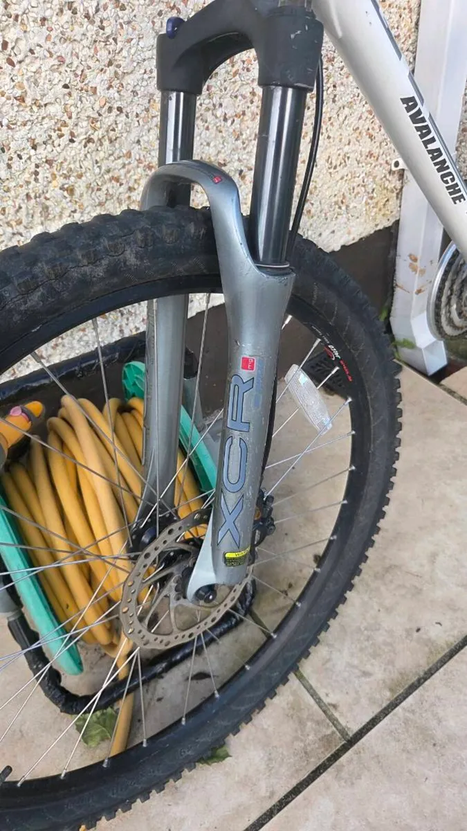 GT Avalanche 2.0 Mountain Bike - Hydraulic Brakes - Image 4