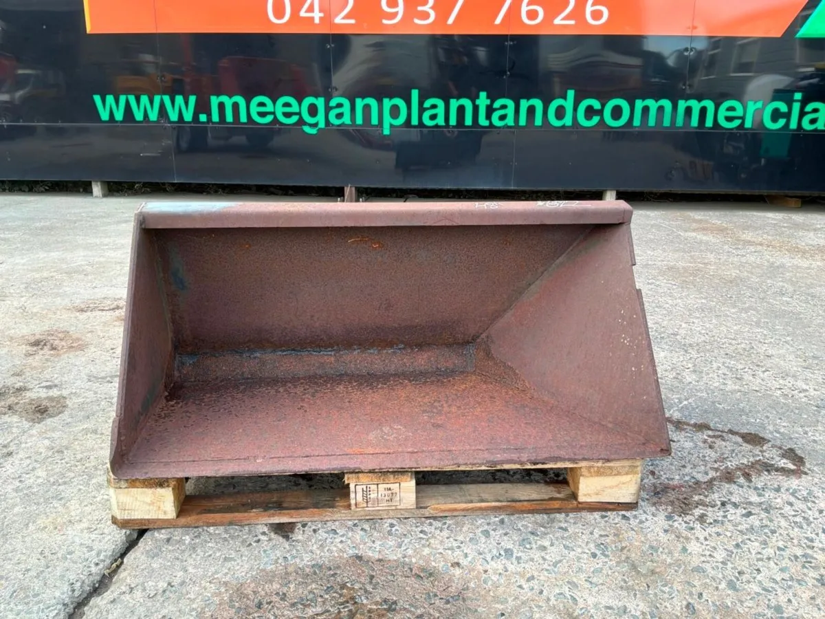 Side tipping skid steer front Bucket... tarmac.... - Image 3