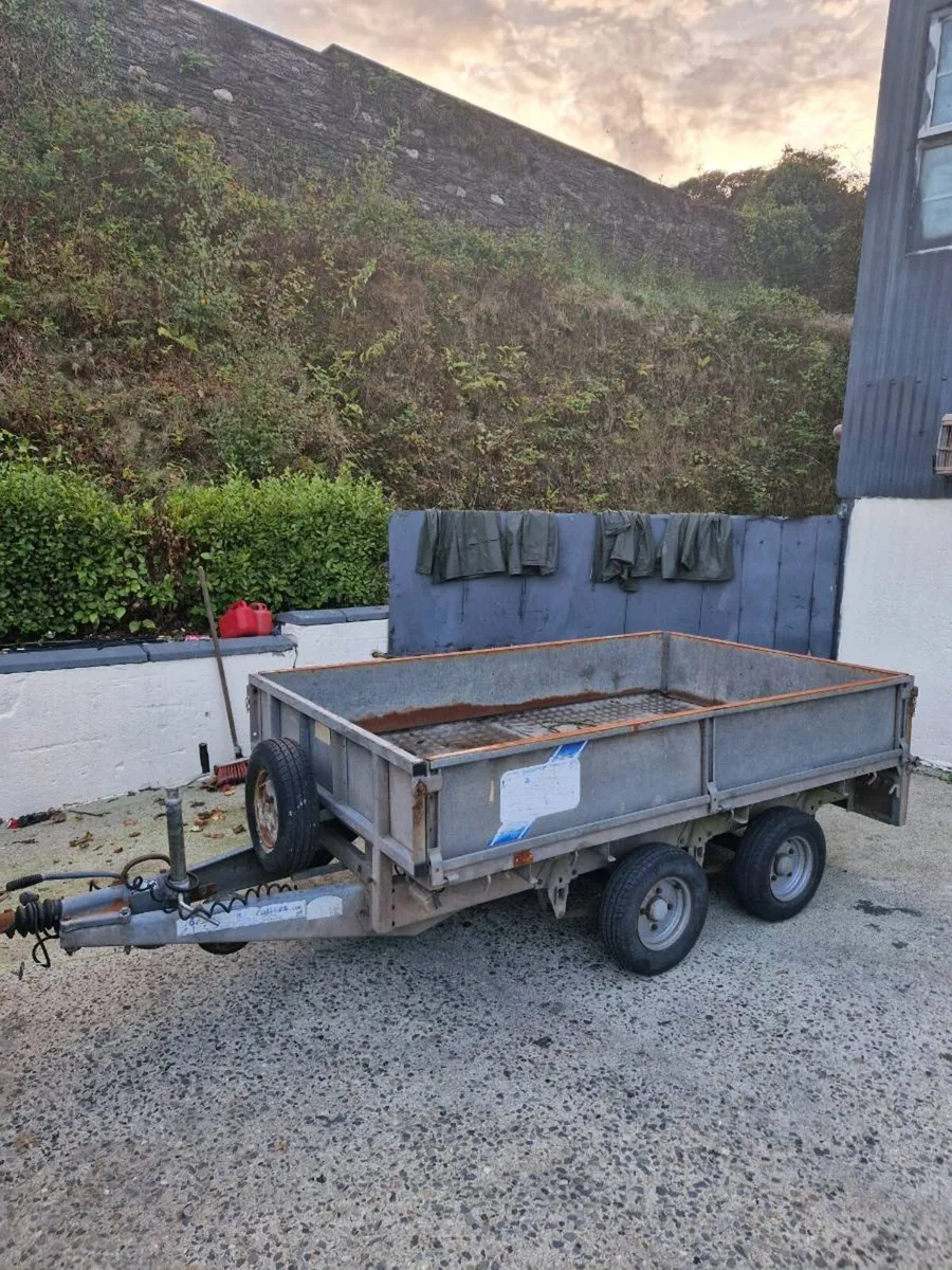 Trailer - Image 1