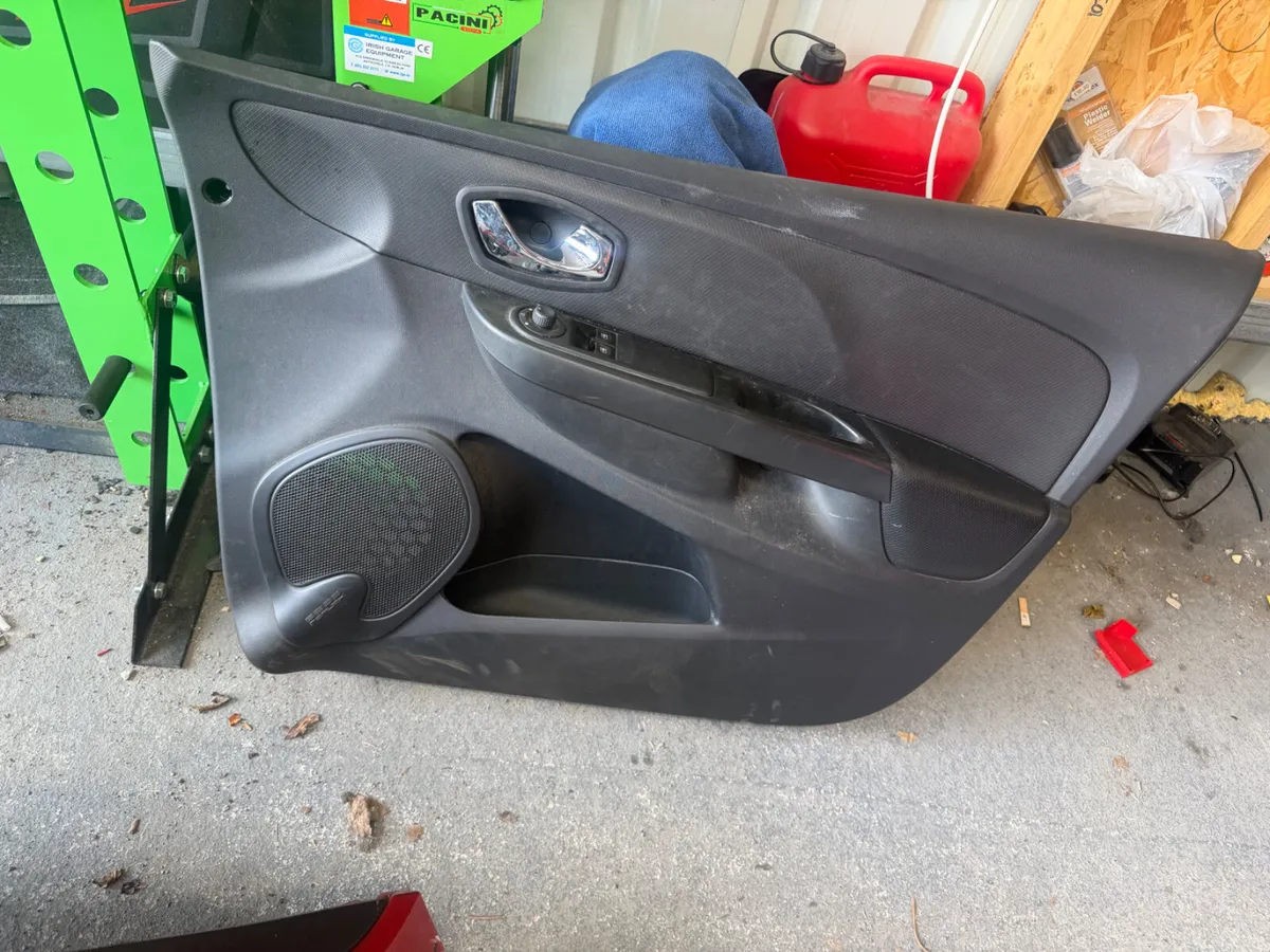 2014 Renault Clio For Breaking - Image 4