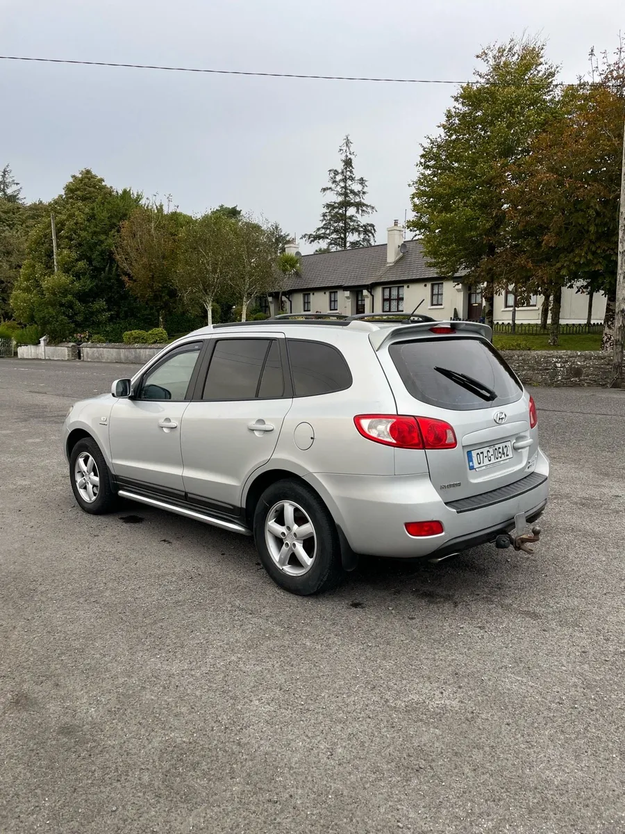 Hyundai Santa Fe Auto - Image 4