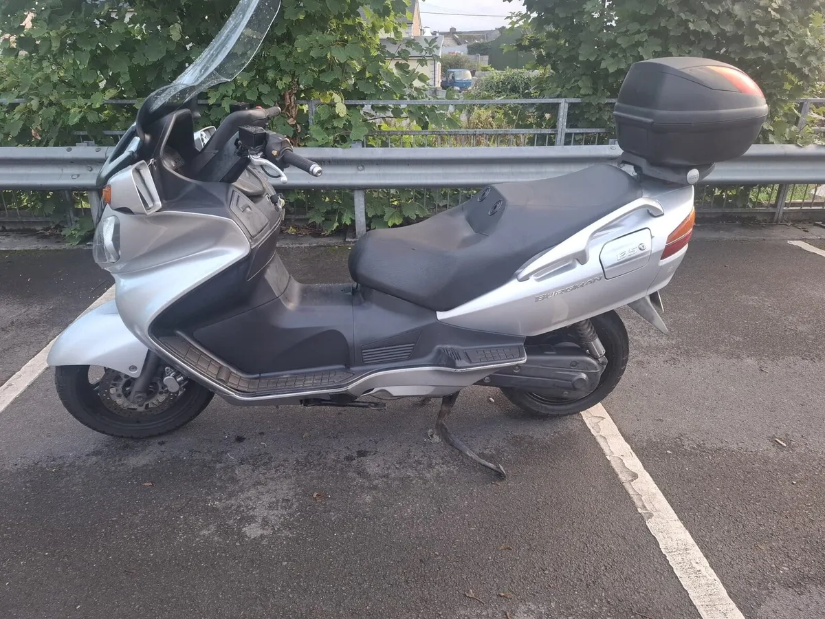 Suzuki burgman 650 - Image 1