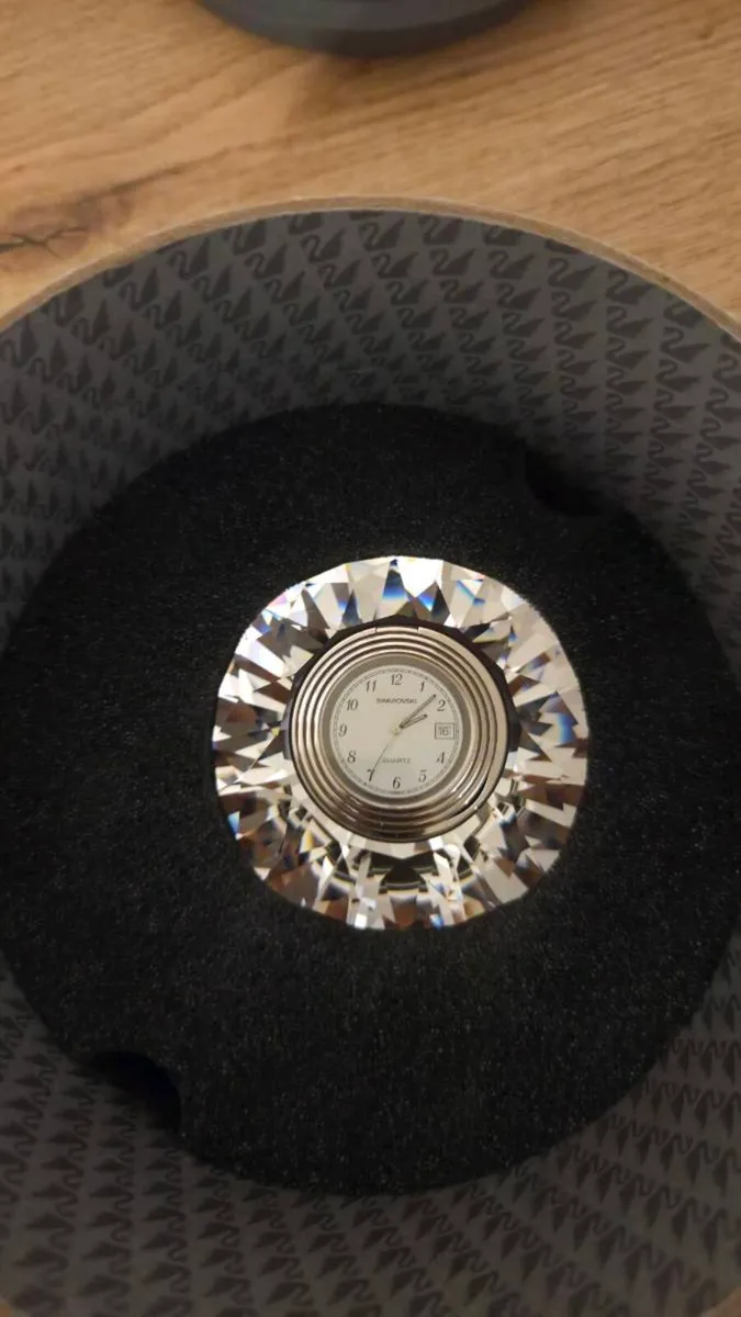 Swarovski Crystal Diamond Cut Desk Clock (Boxed) - Image 1