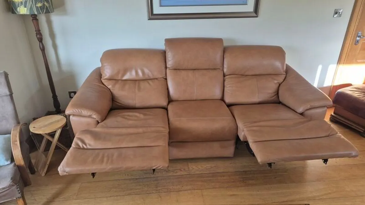 Natuzzi Editions Potenza C063 3 Seater Leather Power Recliner Sofa - Image 1