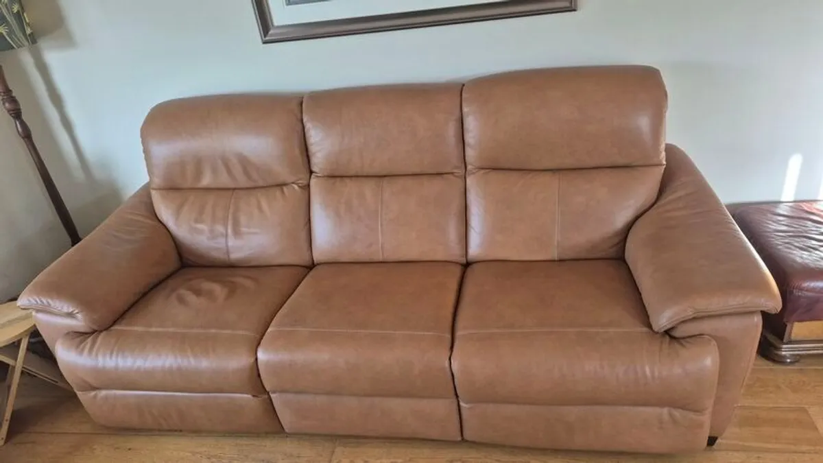 Natuzzi Editions Potenza C063 3 Seater Leather Power Recliner Sofa - Image 2