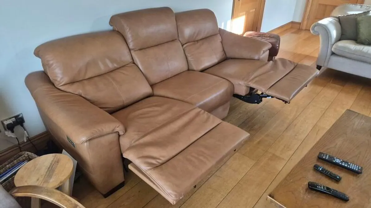 Natuzzi Editions Potenza C063 3 Seater Leather Power Recliner Sofa - Image 3