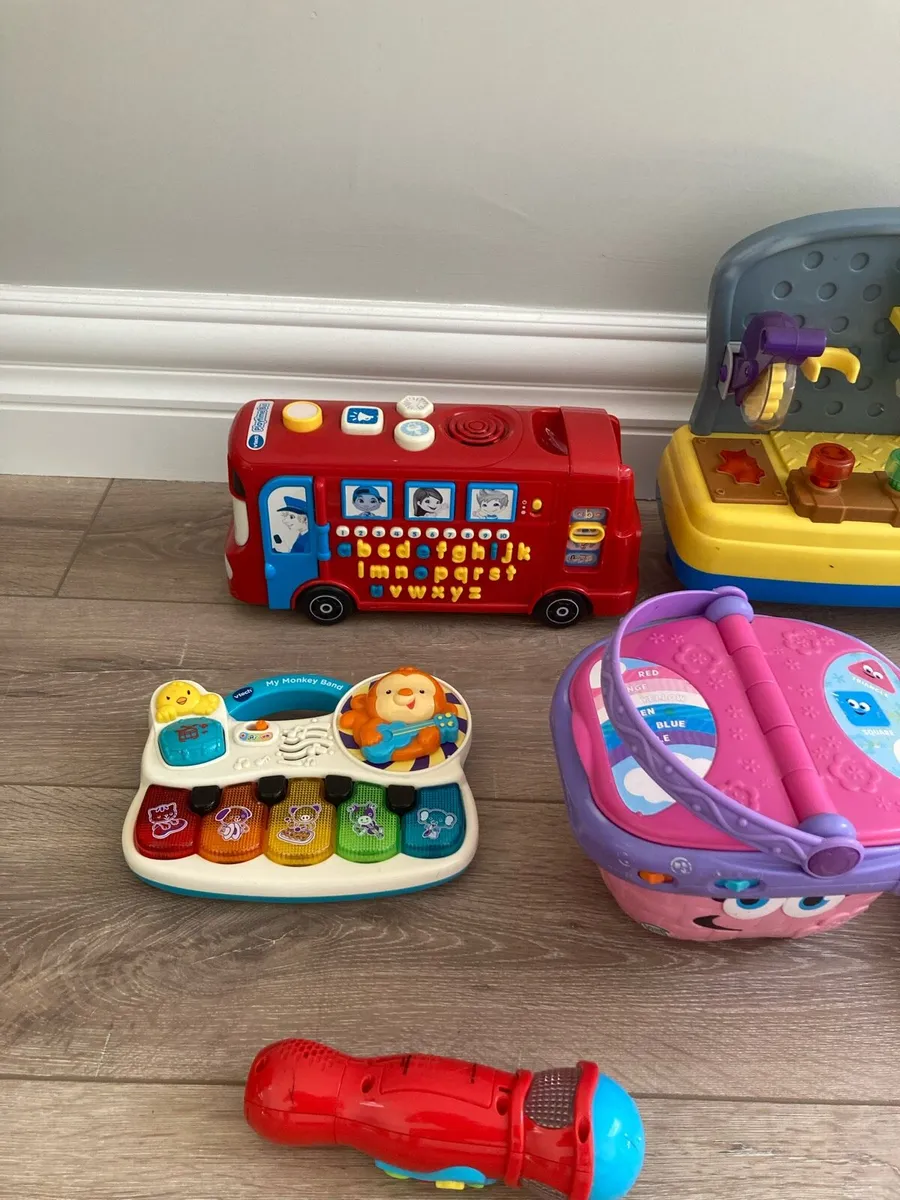 Box of random toys - Image 4