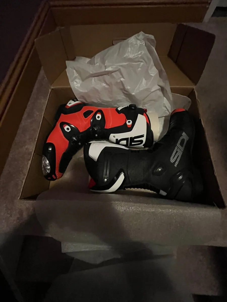 Brand new sidii motorbike boots - Image 2