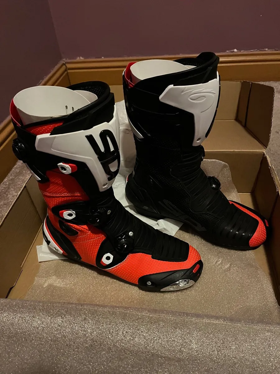 Brand new sidii motorbike boots - Image 1