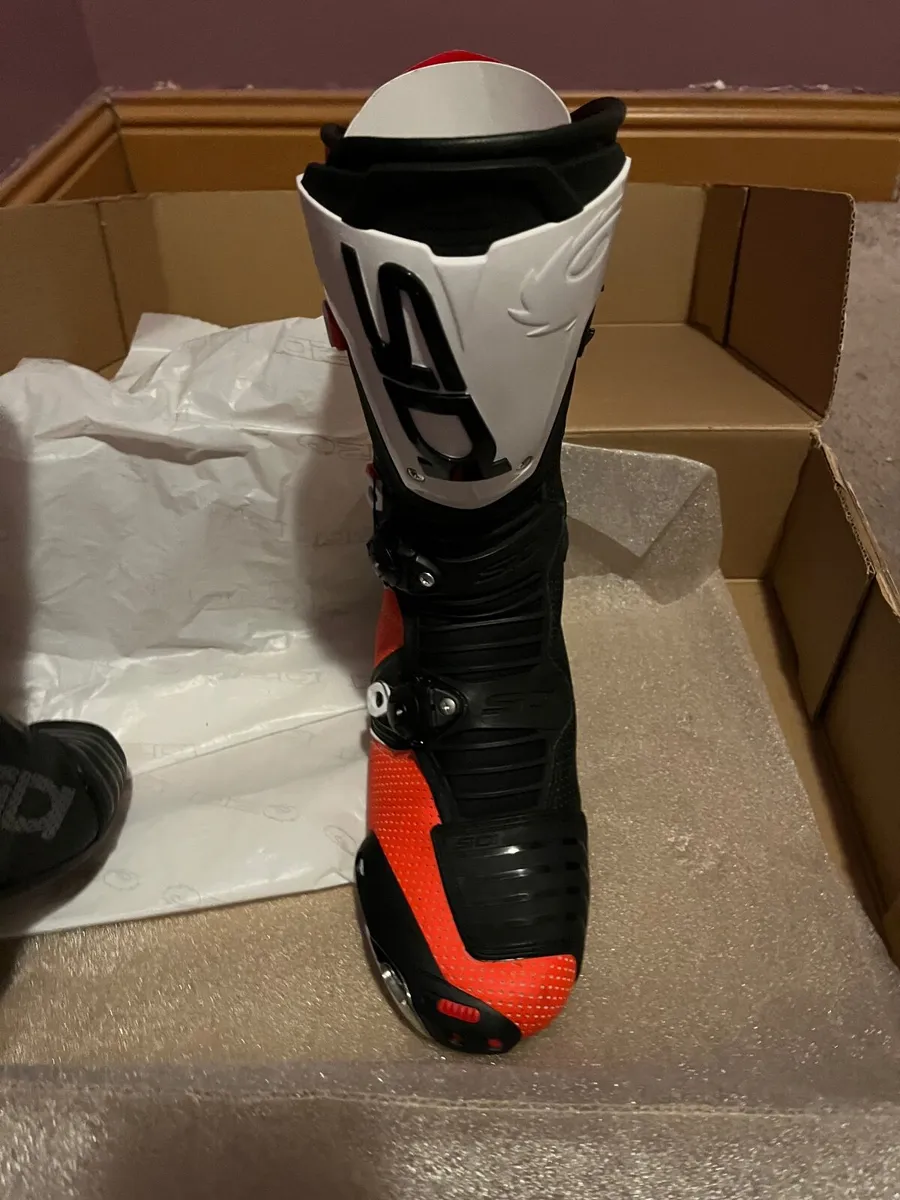 Brand new sidii motorbike boots - Image 4