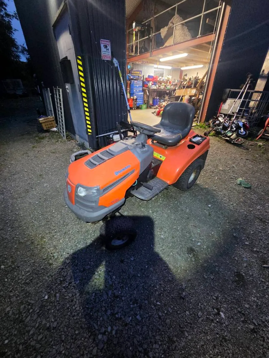 Ride on tractor no deck - Image 1