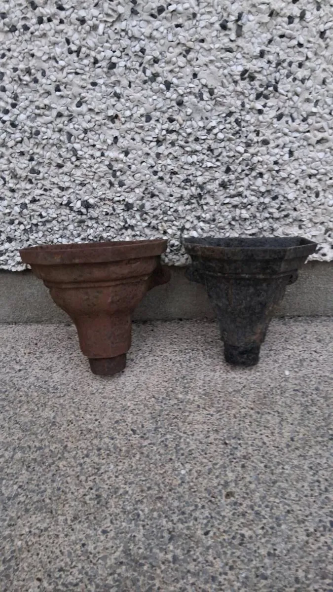 Cast iron hopper - Image 1