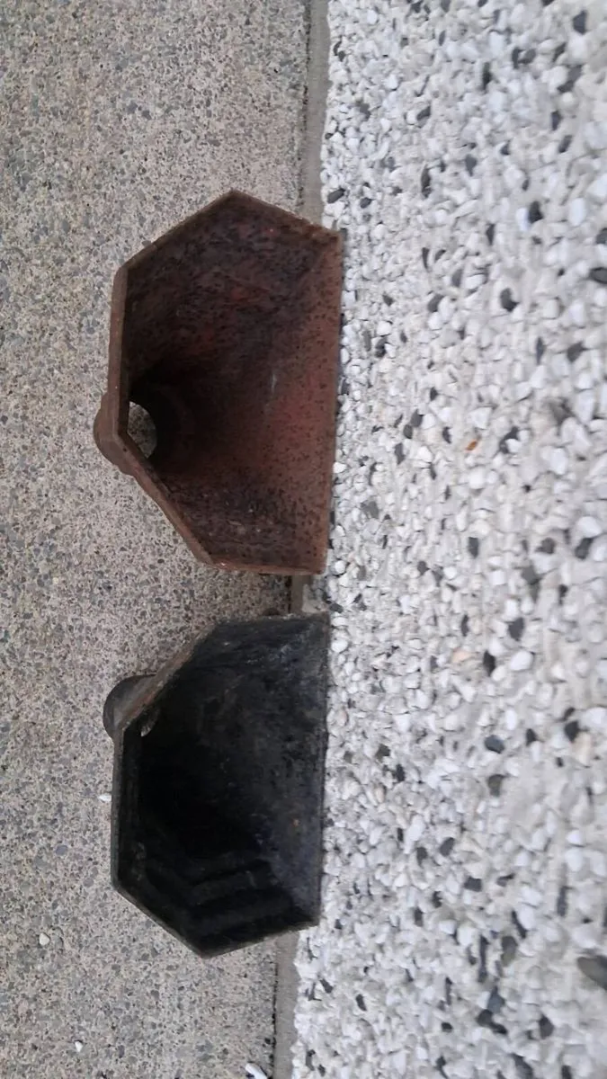 Cast iron hopper - Image 2