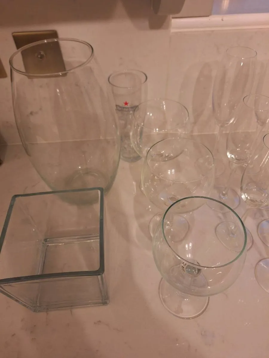 Assorted glassware and vases - Image 1