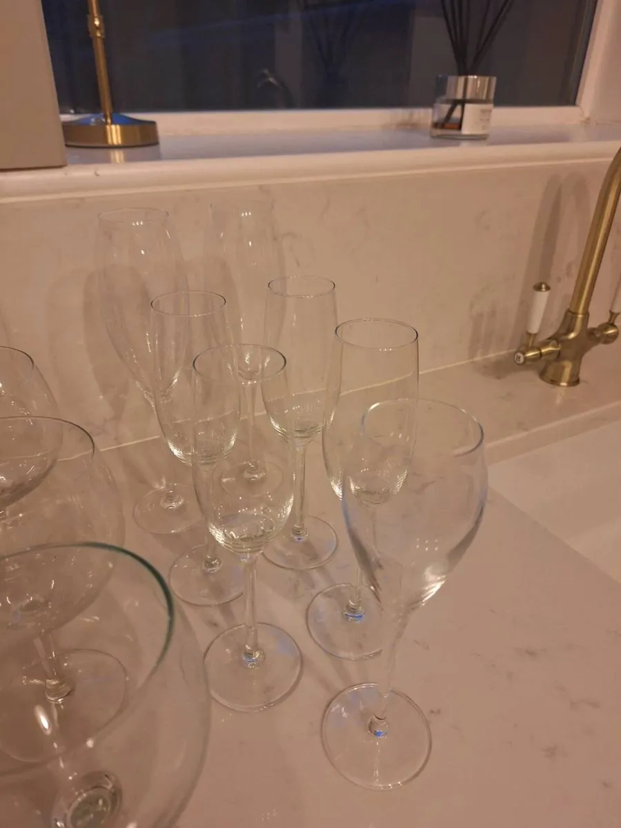 Assorted glassware and vases - Image 2