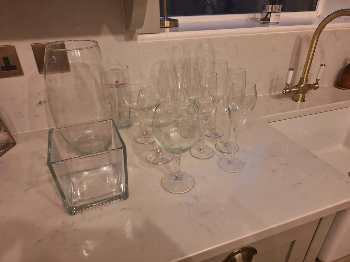 Assorted glassware and vases - Image 3