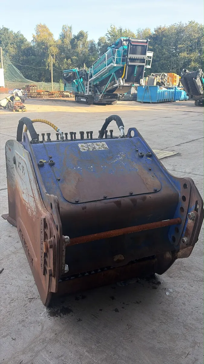 Xcentric XC19 Crushing Bucket - Image 4