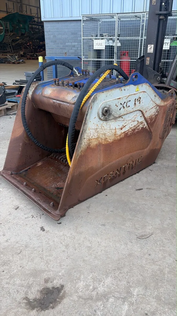 Xcentric XC19 Crushing Bucket - Image 1