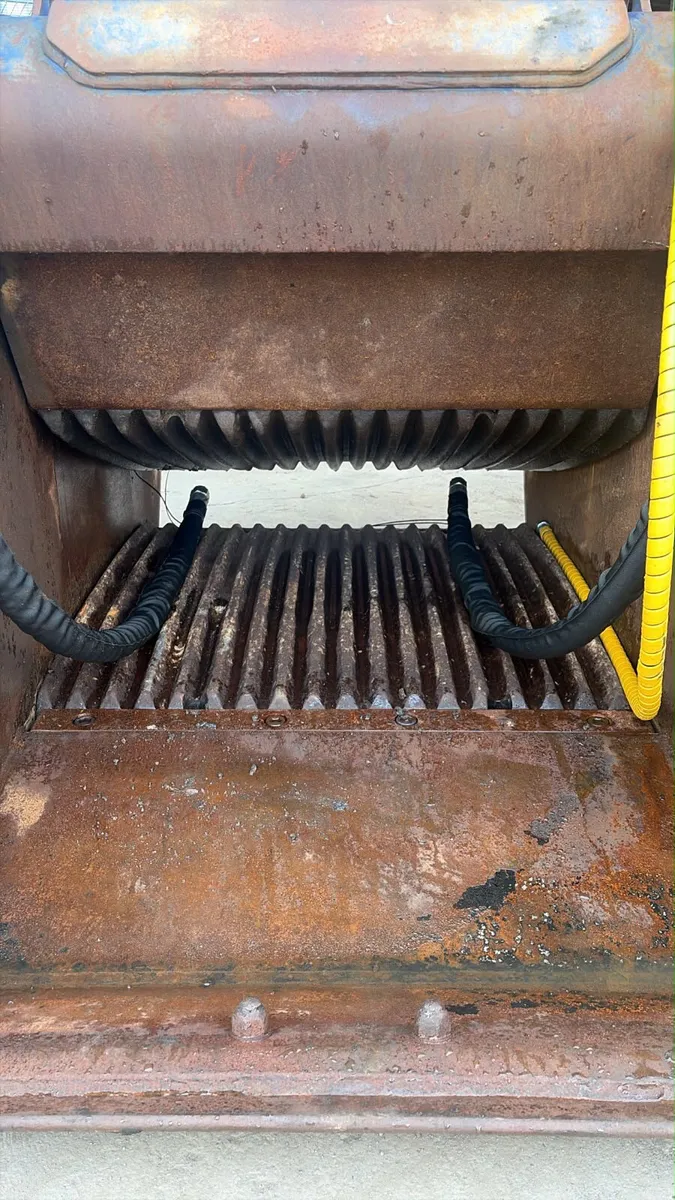 Xcentric XC19 Crushing Bucket - Image 3