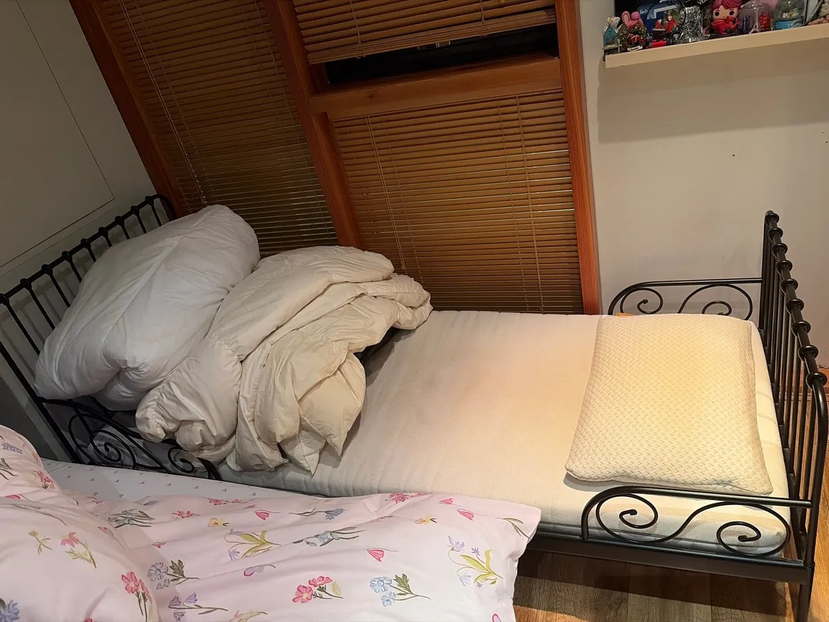 Bed - Image 1