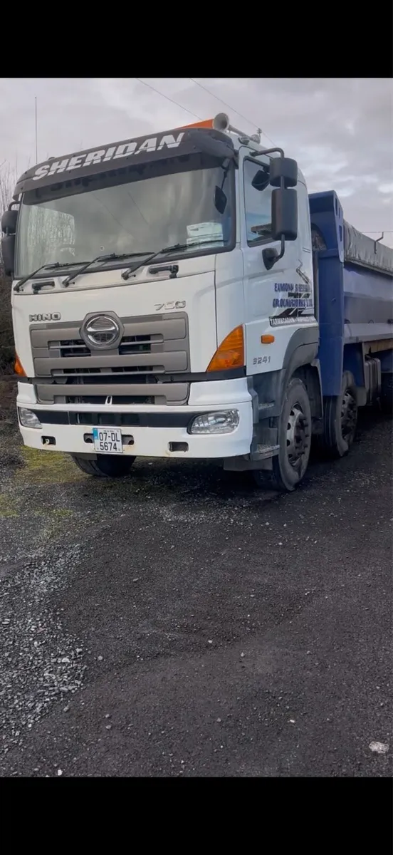 Hino 700 - Image 2