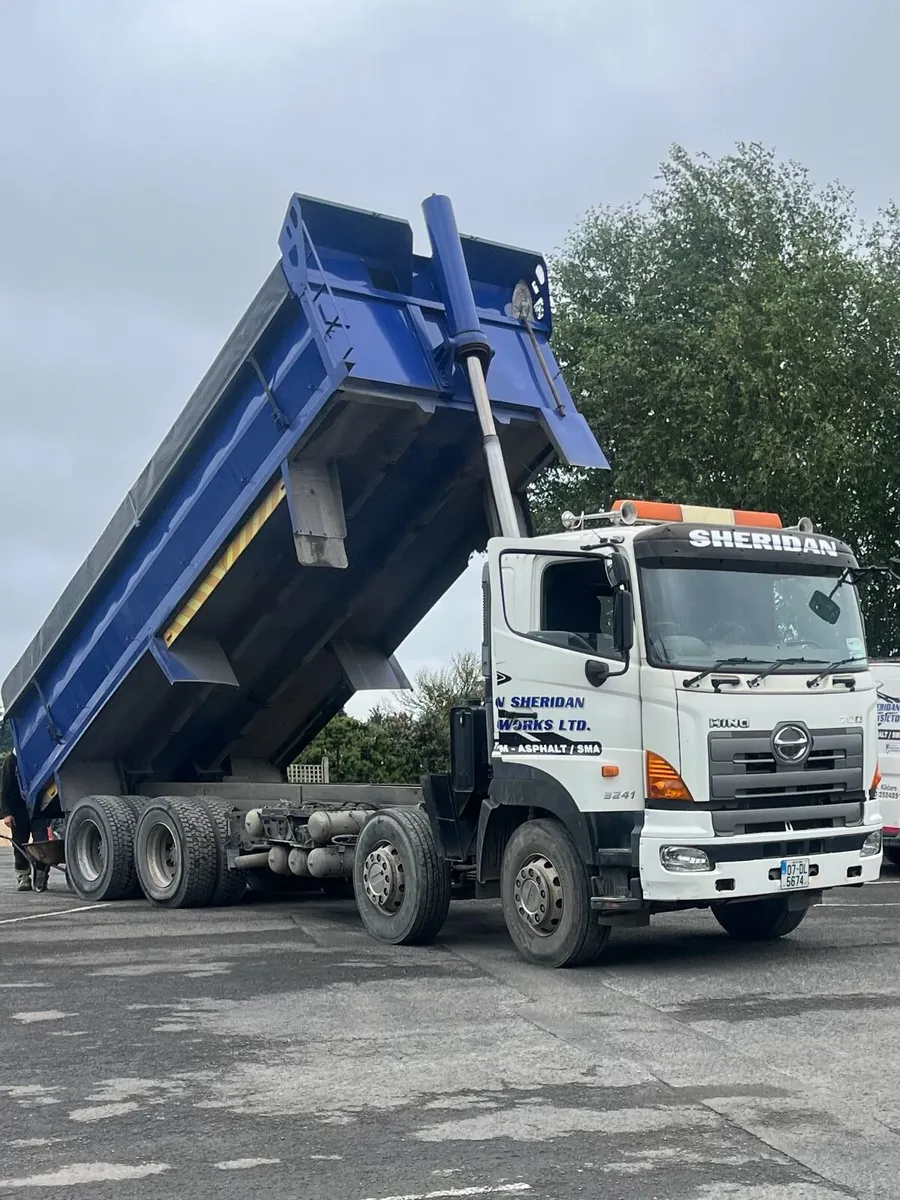 Hino 700 - Image 3