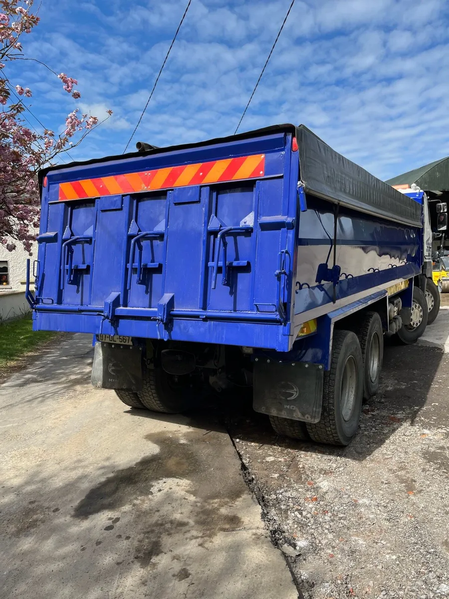 Hino 700 - Image 4
